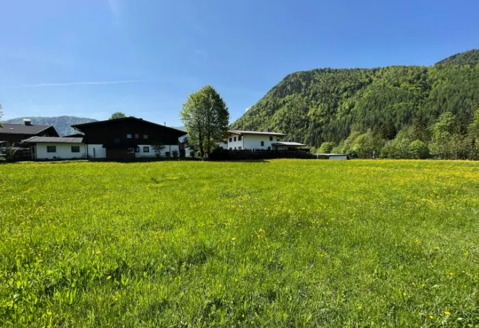 GRUNDSTÜCK