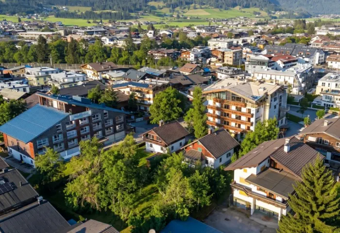 GRUNDSTÜCK