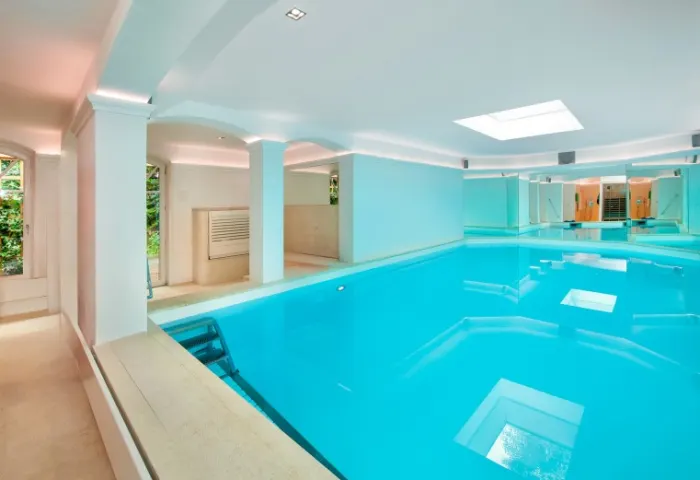 HALLENBAD