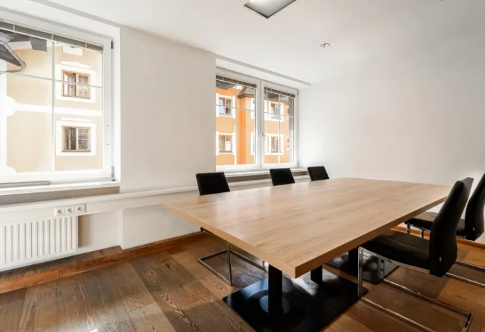 BESPRECHUNGSRAUM